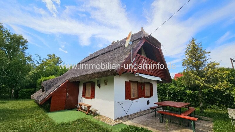 Somogy Vármegye: Strandnahes Ferienhaus mit Strohdach in Balatonmáriafürdő zu verkaufen Somogy Vármegye: Strandnahes Ferienhaus mit Strohdach in Balatonmáriafürdő zu verkaufen