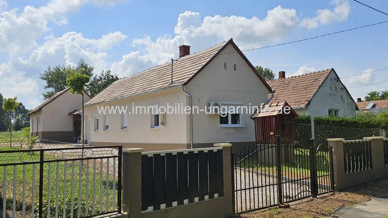 Somogy Megye - Balaton: Sofort bezugsfertig, renoviertes Einfamilienhaus 18 km vom Plattensee entfernt 