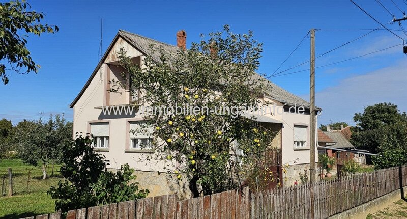 Somogy Vármegye: In einer kleinen Stadt, 12 km vom Balaton entfernt, steht ein Einfamilienhaus mit Apartment zum Verkauf Somogy Vármegye: In einer kleinen Stadt, 12 km vom Balaton entfernt, steht ein Einfamilienhaus mit Apartment zum Verkauf