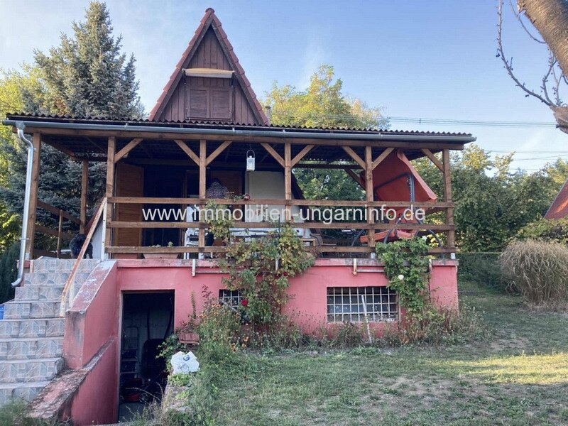 Fejér Vármegye: Alpines Wochenendhaus mit Grundstück mit Blick auf den Velence-See Fejér Vármegye: Alpines Wochenendhaus mit Grundstück mit Blick auf den Velence-See