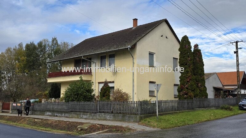 Mehrgenerationen-Einfamilienhaus mit Geschäftsraum in Marcali zu verkaufen 