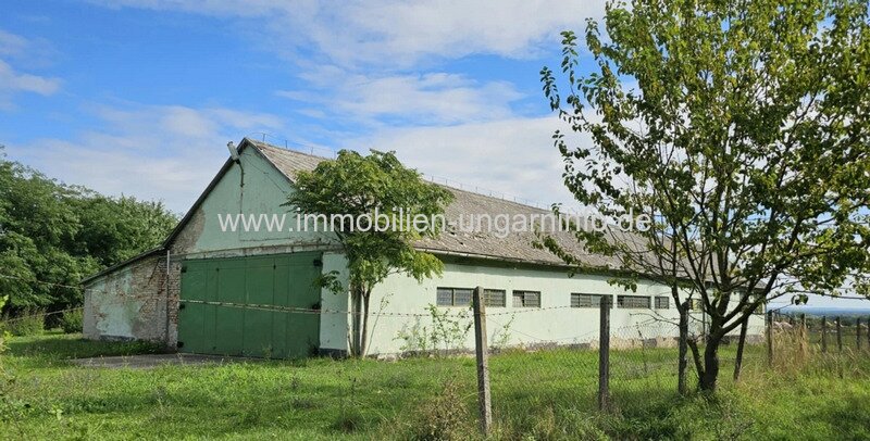 Somogy Vármegye: In Marcali steht eine Betriebsstätte mit einer Fläche von 2,8 Hektar zum Verkauf. 