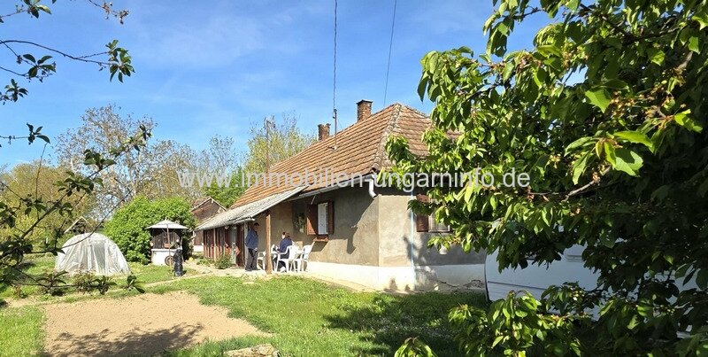 Einfamilienhaus mit großem Grundstück in Miháld zu verkaufen 